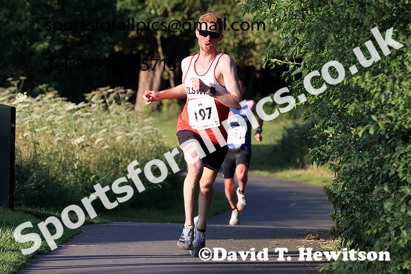 The 2025 Tynedale Pie n Peas 10k Road Race, Ovington to Low Prudhoe, Northumberland. Photo: David T. Hewitson/Sports for All Pics